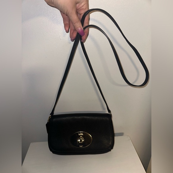 Coach Liv Turnlock Crossbody! - Picture 1 of 7